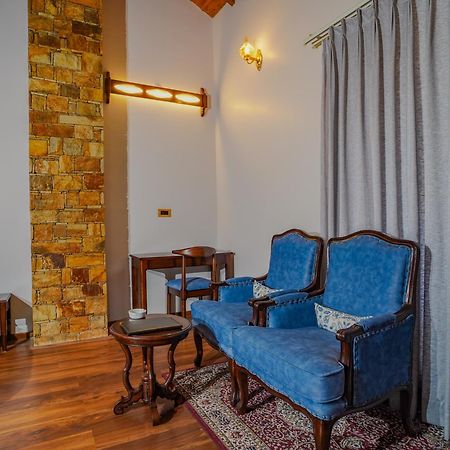 Neelesh Inn- A Luxury Lake View Hotel- 20 Kms From Nainital Bhīm Tāl Buitenkant foto