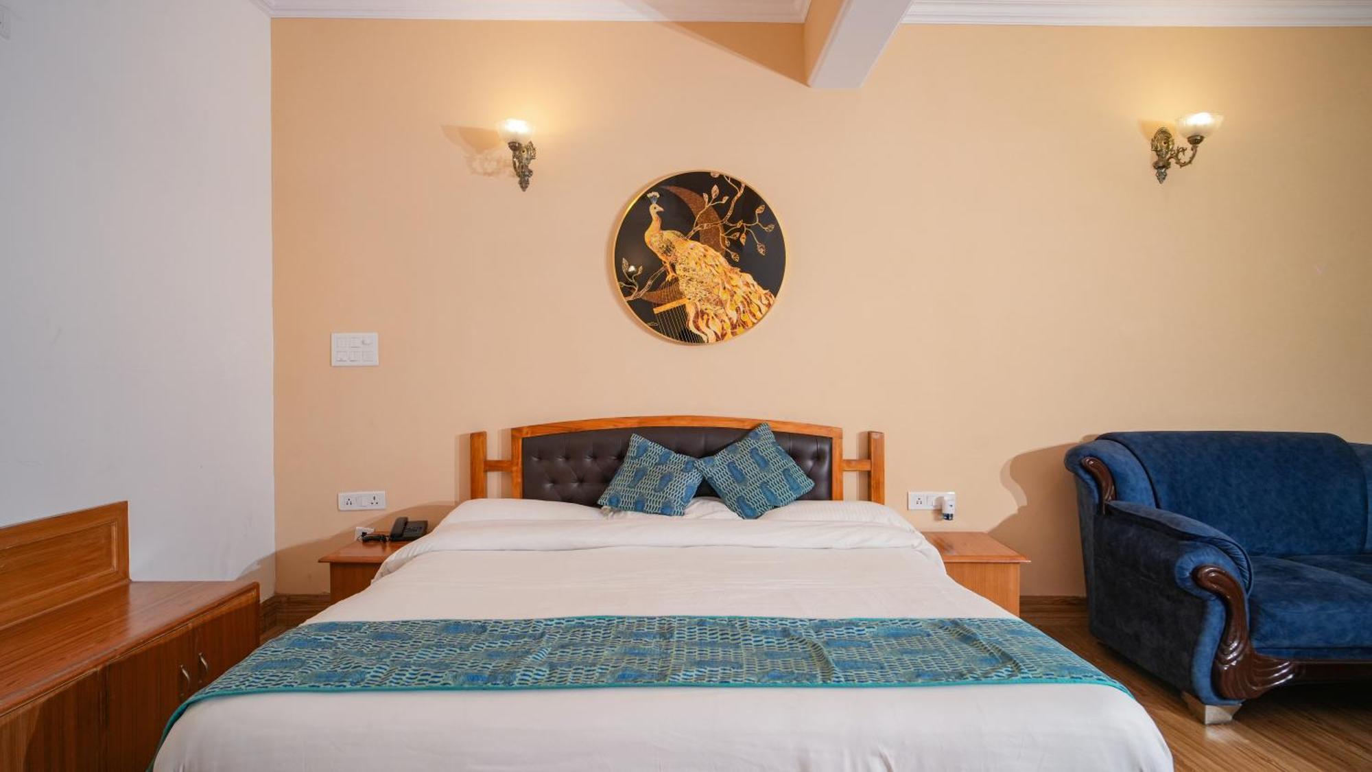Neelesh Inn- A Luxury Lake View Hotel- 20 Kms From Nainital Bhīm Tāl Buitenkant foto