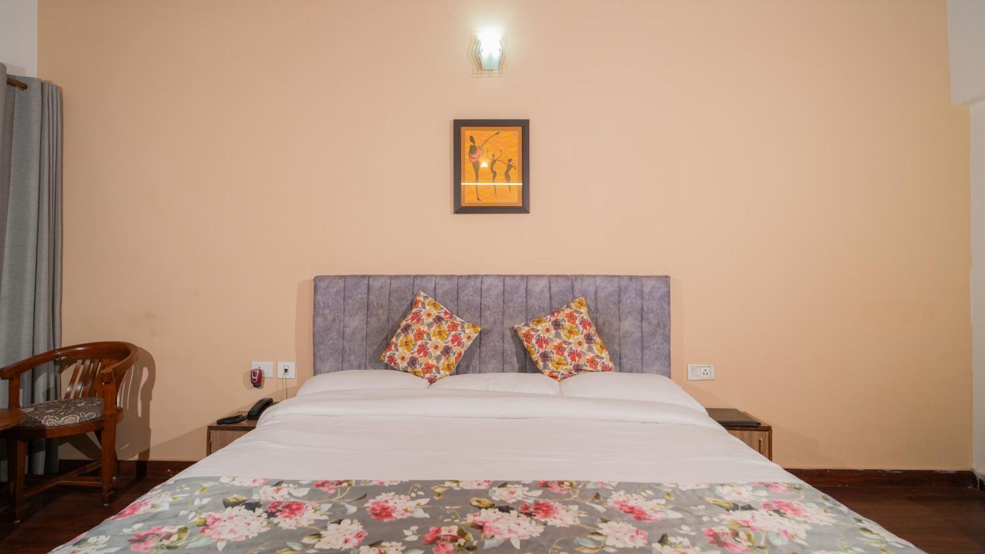 Neelesh Inn- A Luxury Lake View Hotel- 20 Kms From Nainital Bhīm Tāl Buitenkant foto