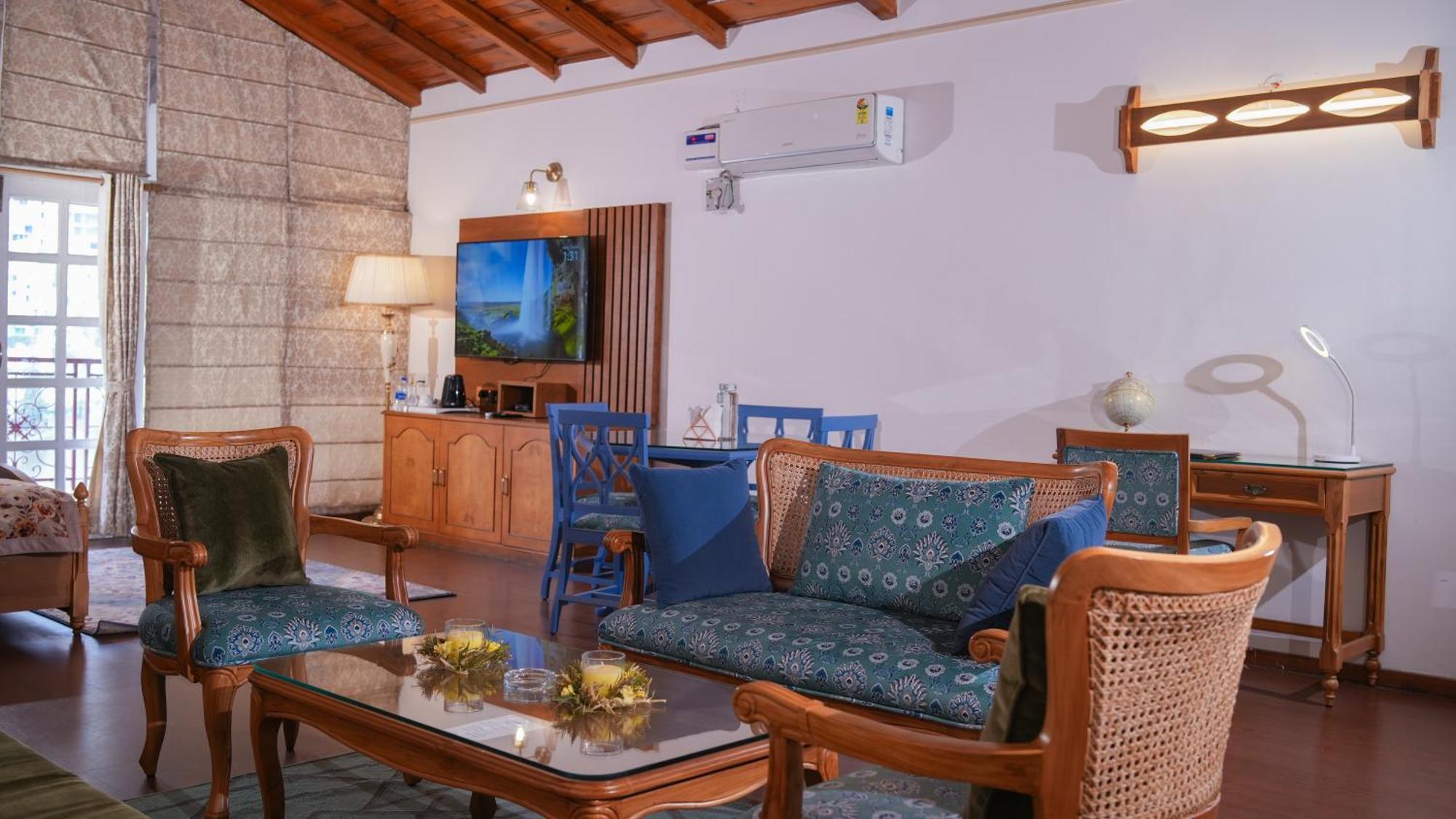 Neelesh Inn- A Luxury Lake View Hotel- 20 Kms From Nainital Bhīm Tāl Buitenkant foto