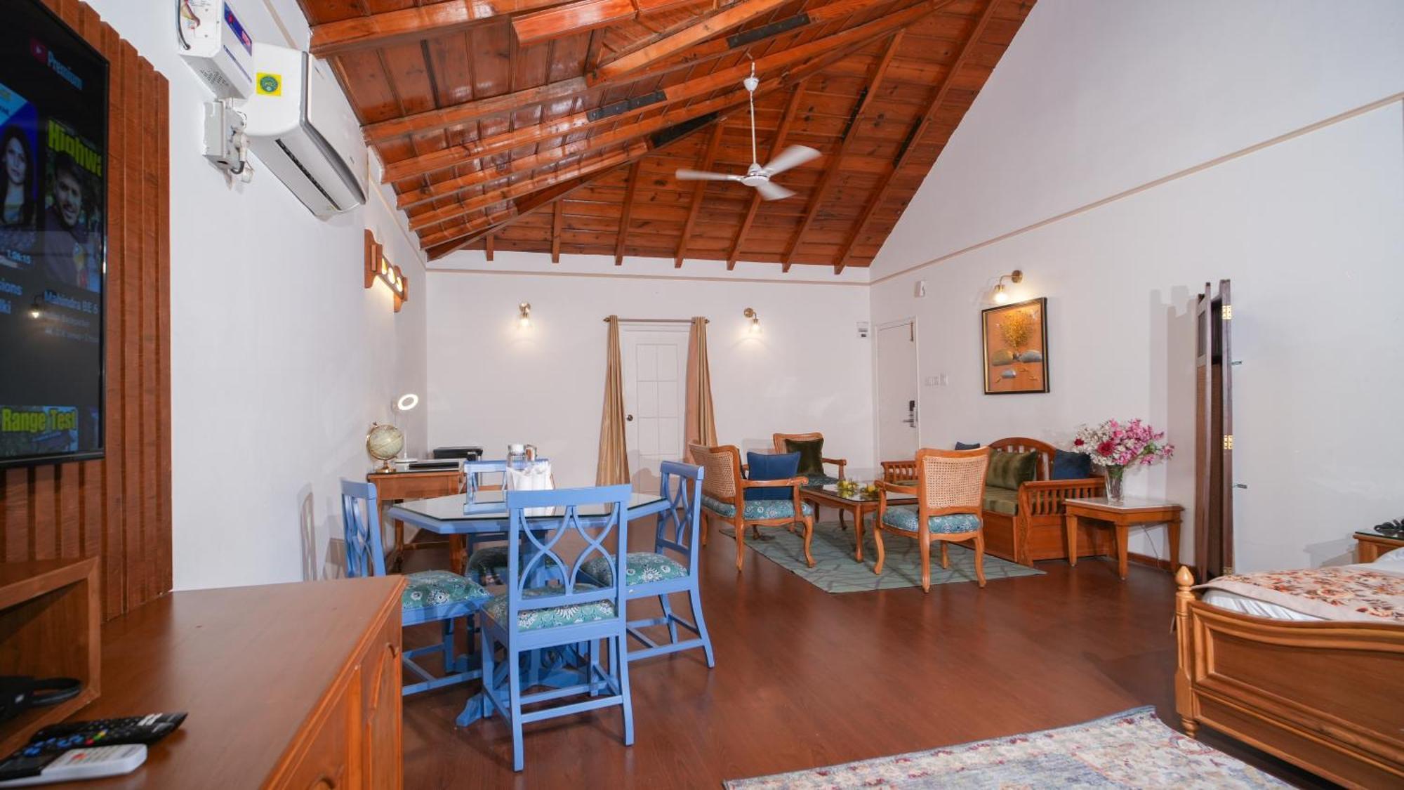 Neelesh Inn- A Luxury Lake View Hotel- 20 Kms From Nainital Bhīm Tāl Buitenkant foto
