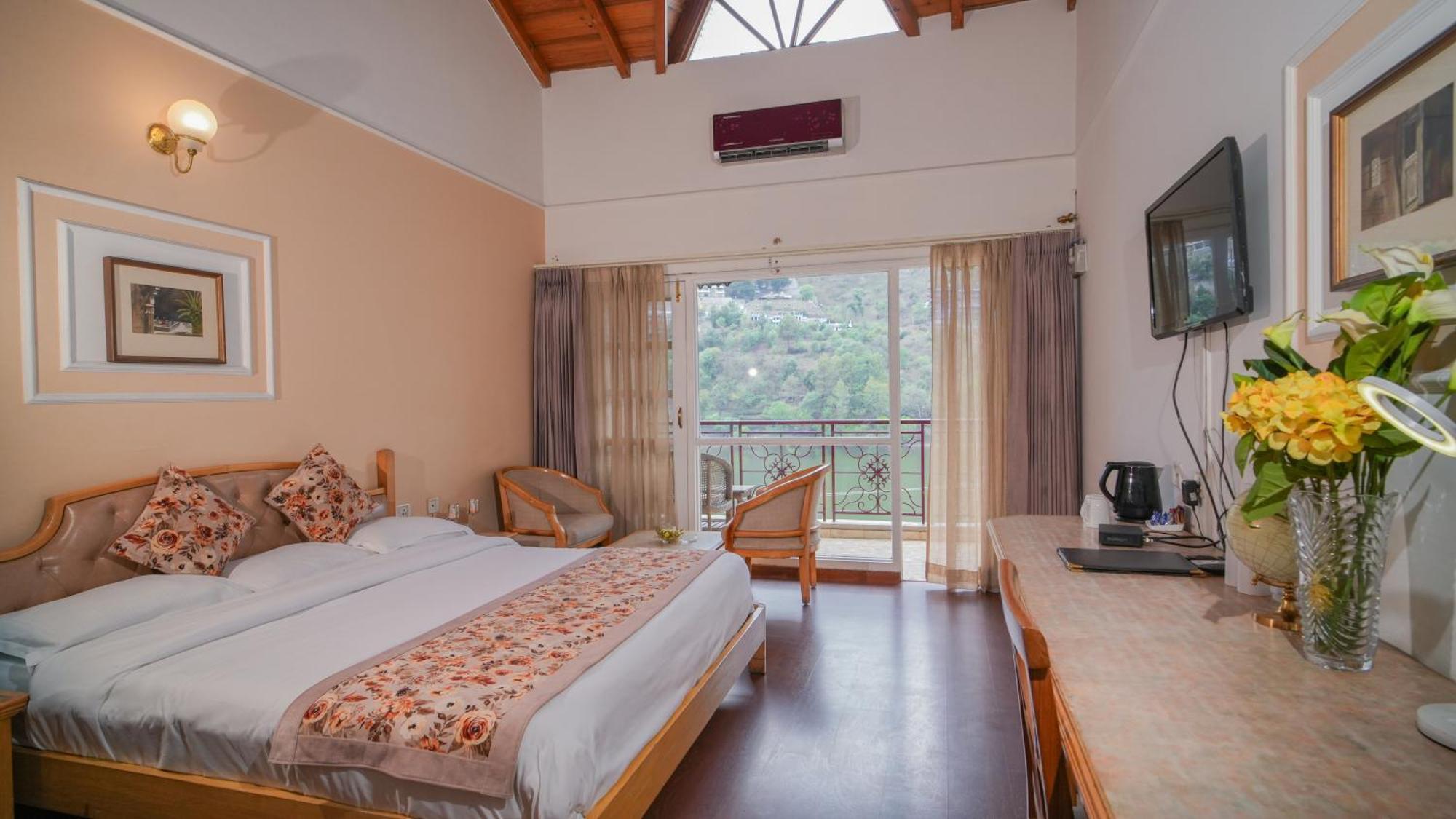Neelesh Inn- A Luxury Lake View Hotel- 20 Kms From Nainital Bhīm Tāl Buitenkant foto