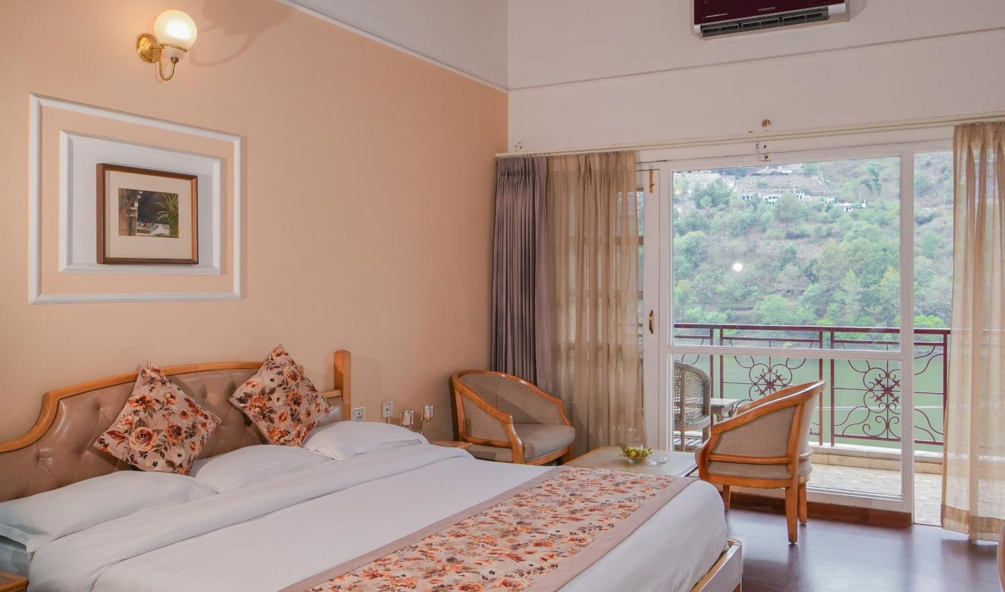 Neelesh Inn- A Luxury Lake View Hotel- 20 Kms From Nainital Bhīm Tāl Buitenkant foto