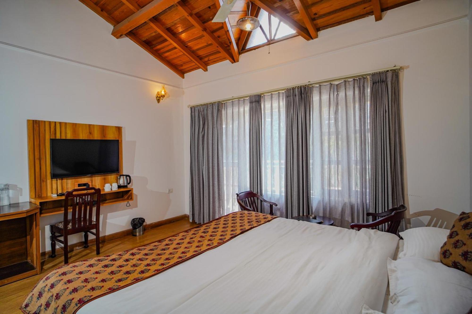 Neelesh Inn- A Luxury Lake View Hotel- 20 Kms From Nainital Bhīm Tāl Buitenkant foto