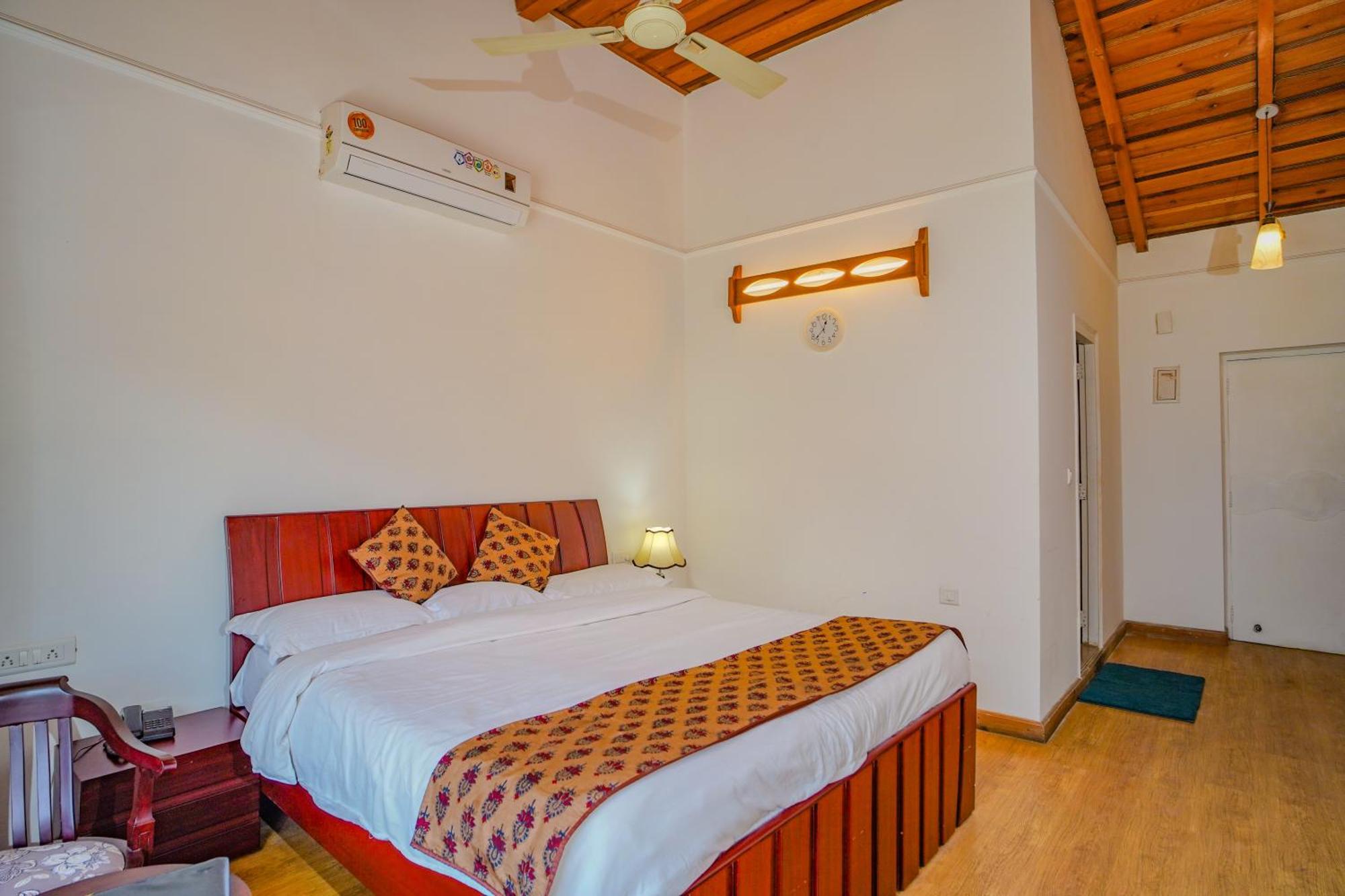 Neelesh Inn- A Luxury Lake View Hotel- 20 Kms From Nainital Bhīm Tāl Buitenkant foto