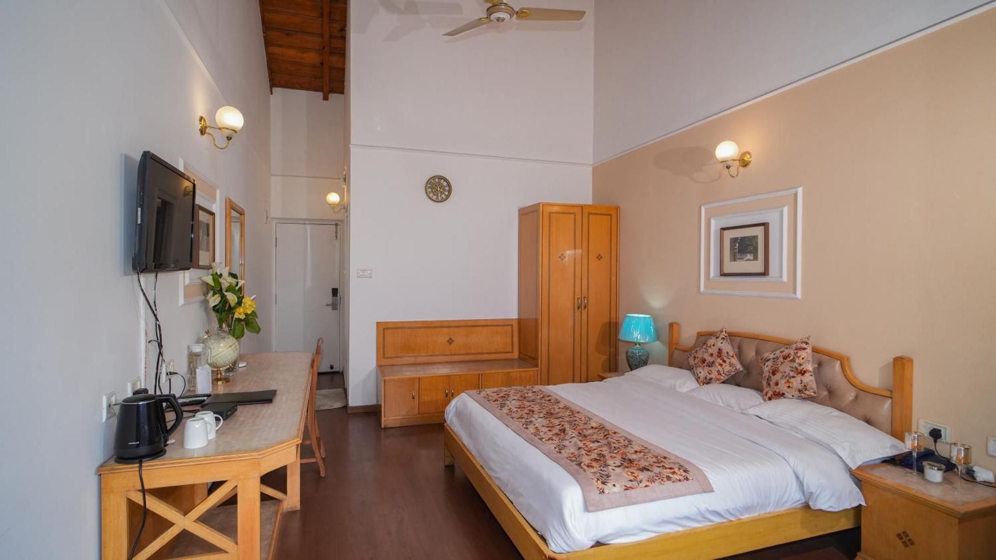 Neelesh Inn- A Luxury Lake View Hotel- 20 Kms From Nainital Bhīm Tāl Buitenkant foto