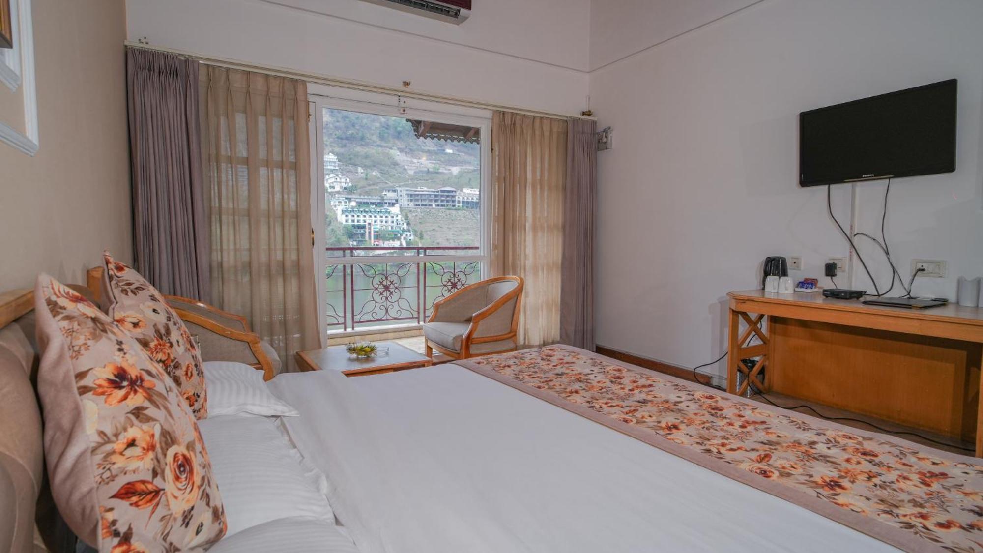 Neelesh Inn- A Luxury Lake View Hotel- 20 Kms From Nainital Bhīm Tāl Buitenkant foto