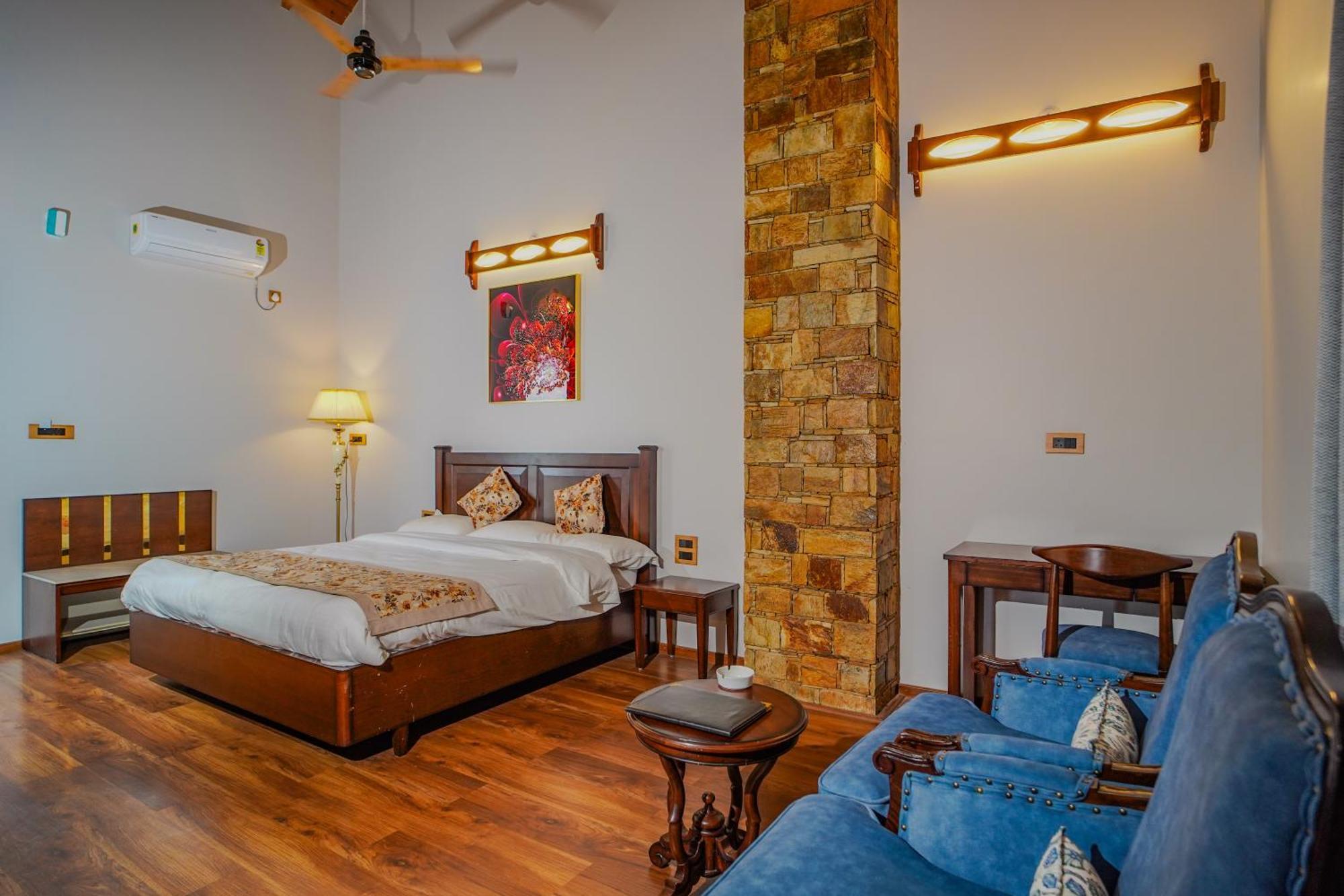 Neelesh Inn- A Luxury Lake View Hotel- 20 Kms From Nainital Bhīm Tāl Buitenkant foto