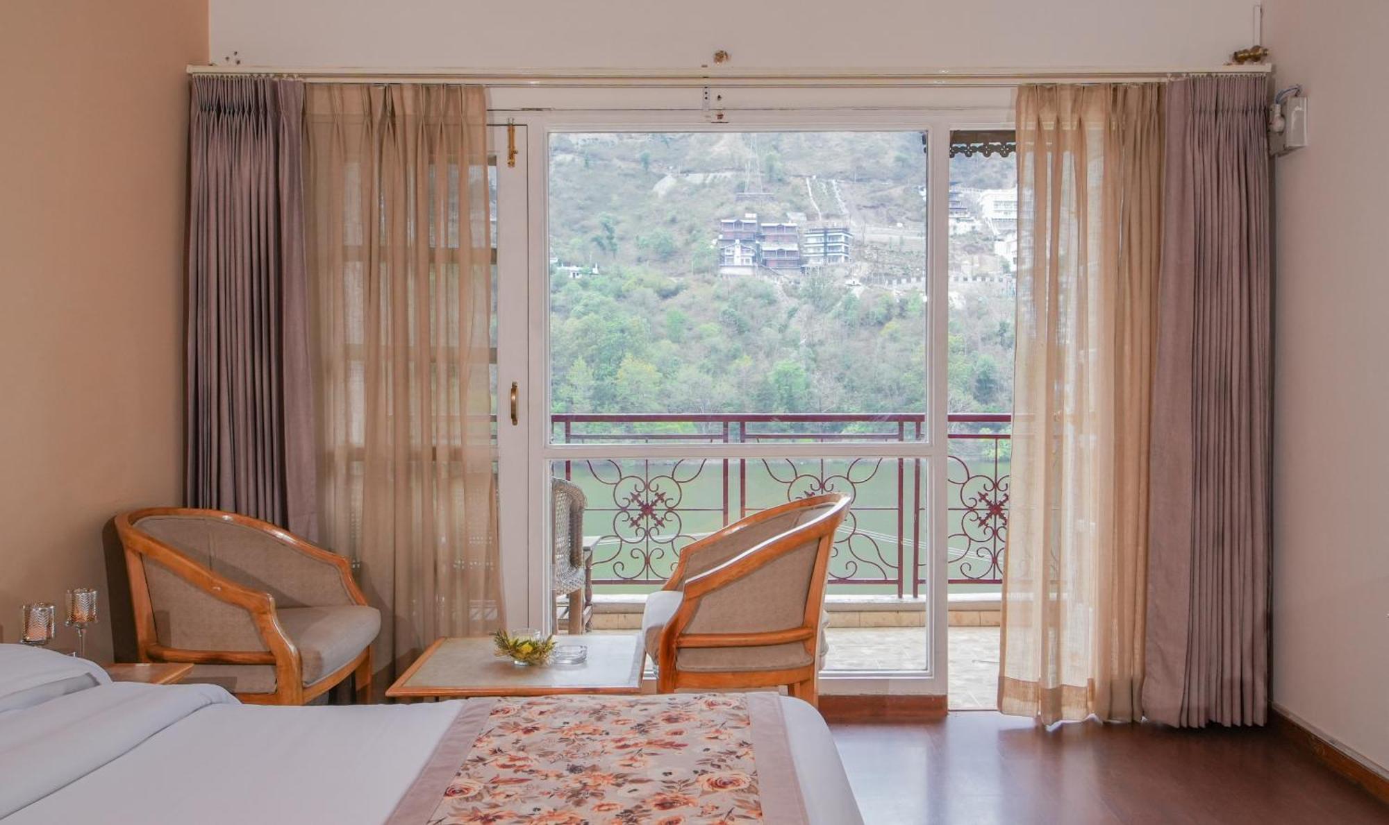 Neelesh Inn- A Luxury Lake View Hotel- 20 Kms From Nainital Bhīm Tāl Buitenkant foto