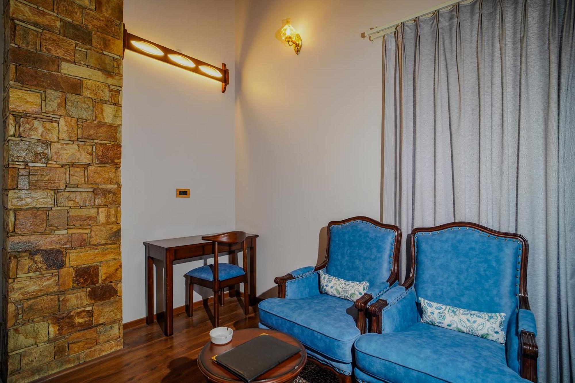 Neelesh Inn- A Luxury Lake View Hotel- 20 Kms From Nainital Bhīm Tāl Buitenkant foto