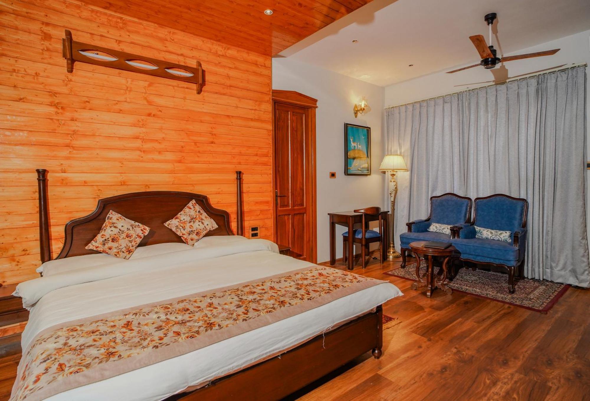 Neelesh Inn- A Luxury Lake View Hotel- 20 Kms From Nainital Bhīm Tāl Buitenkant foto