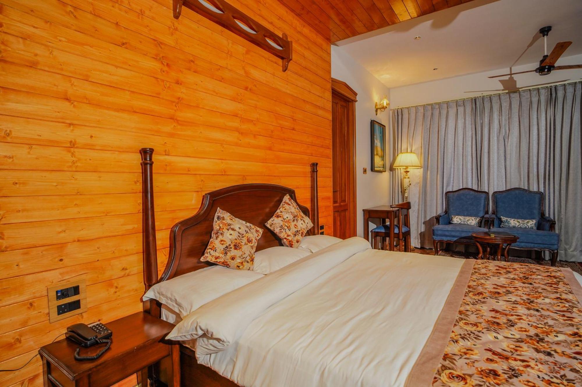Neelesh Inn- A Luxury Lake View Hotel- 20 Kms From Nainital Bhīm Tāl Buitenkant foto