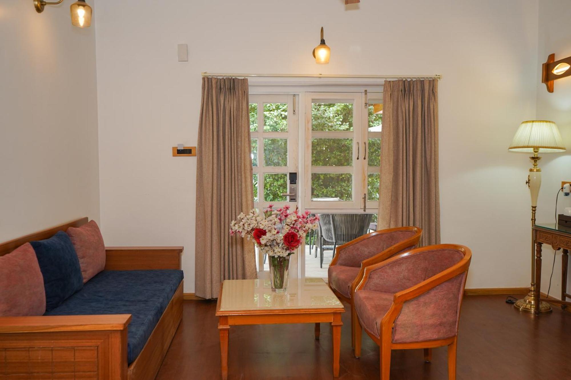 Neelesh Inn- A Luxury Lake View Hotel- 20 Kms From Nainital Bhīm Tāl Buitenkant foto