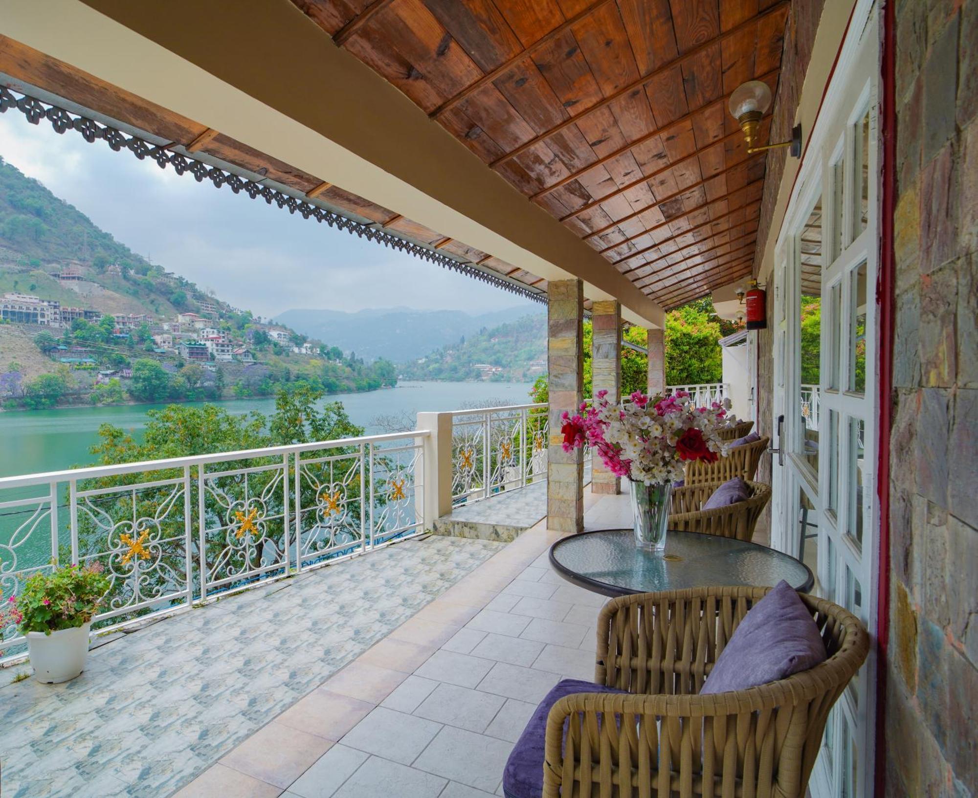Neelesh Inn- A Luxury Lake View Hotel- 20 Kms From Nainital Bhīm Tāl Buitenkant foto