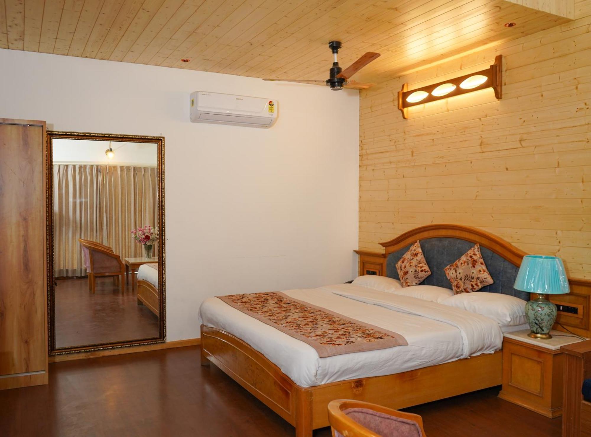 Neelesh Inn- A Luxury Lake View Hotel- 20 Kms From Nainital Bhīm Tāl Buitenkant foto