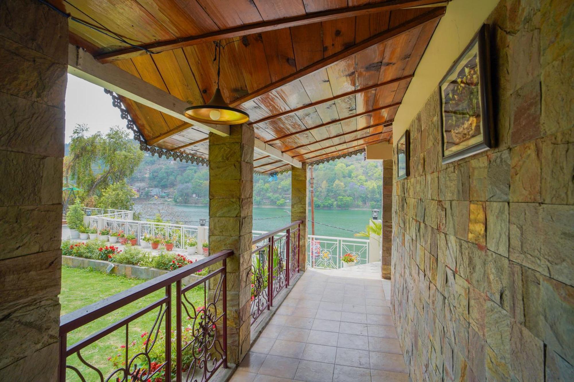 Neelesh Inn- A Luxury Lake View Hotel- 20 Kms From Nainital Bhīm Tāl Buitenkant foto