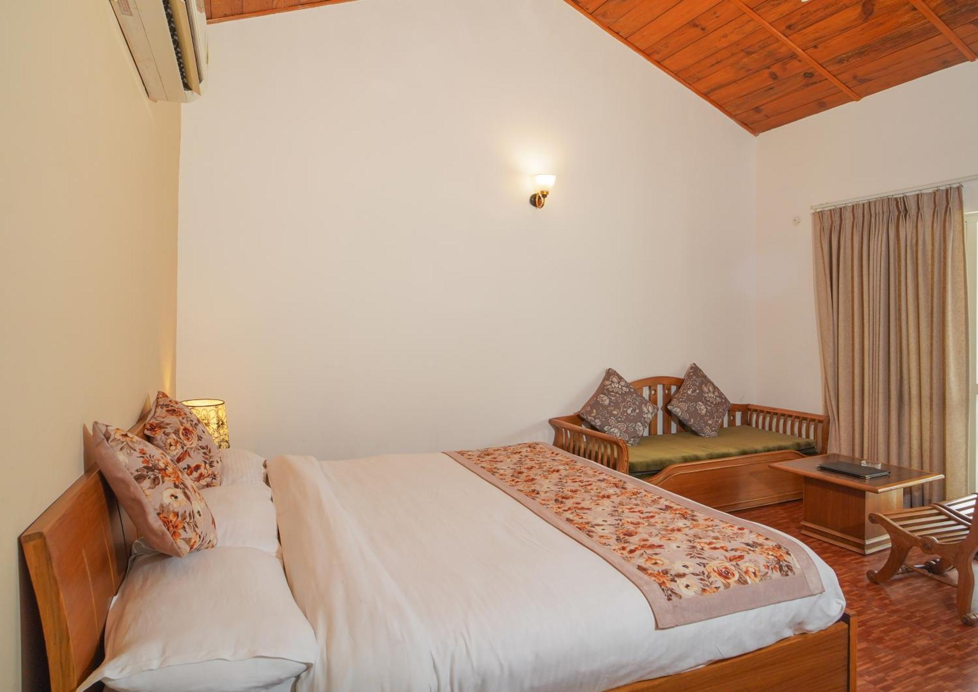 Neelesh Inn- A Luxury Lake View Hotel- 20 Kms From Nainital Bhīm Tāl Buitenkant foto