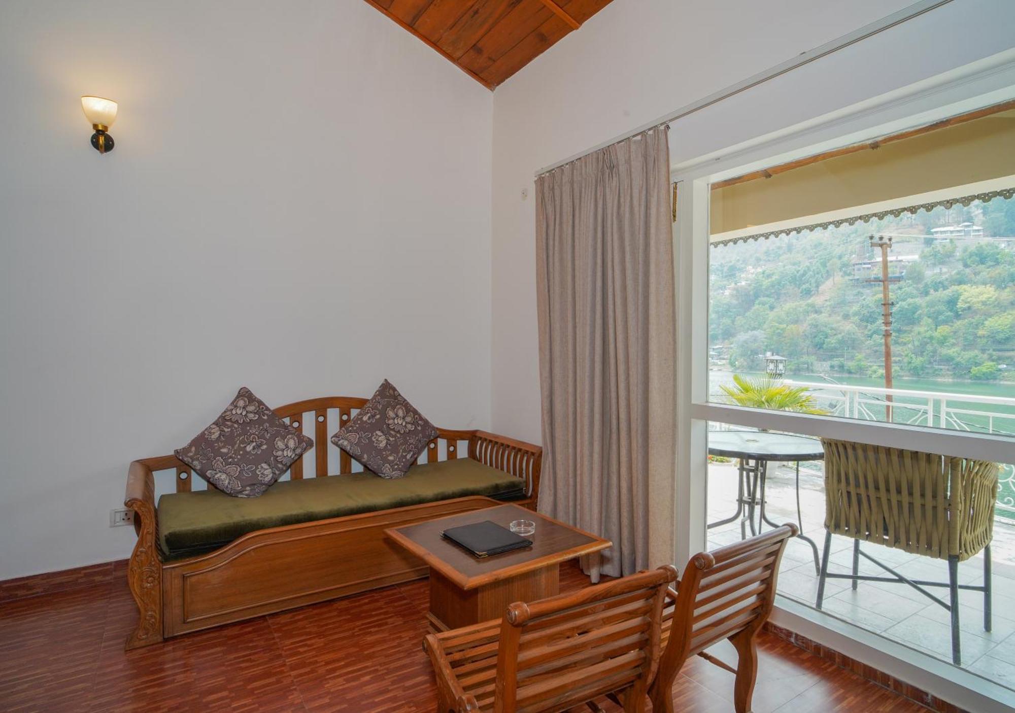 Neelesh Inn- A Luxury Lake View Hotel- 20 Kms From Nainital Bhīm Tāl Buitenkant foto
