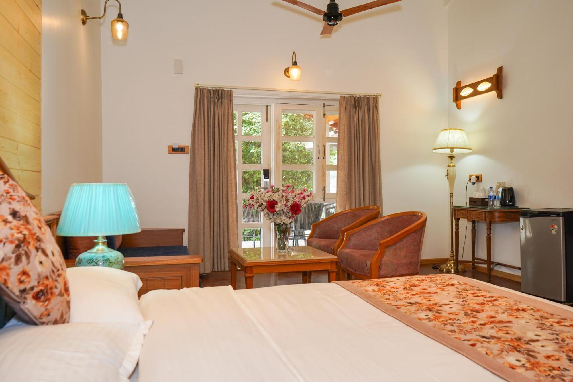 Neelesh Inn- A Luxury Lake View Hotel- 20 Kms From Nainital Bhīm Tāl Buitenkant foto