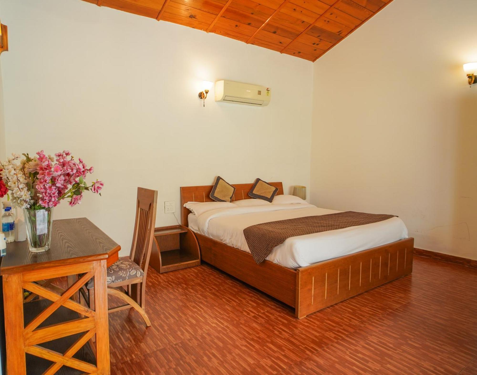 Neelesh Inn- A Luxury Lake View Hotel- 20 Kms From Nainital Bhīm Tāl Buitenkant foto